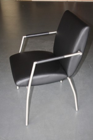 Trendy eetkamerstoel, zwart,grijs of wit, Lederlook € 165,-